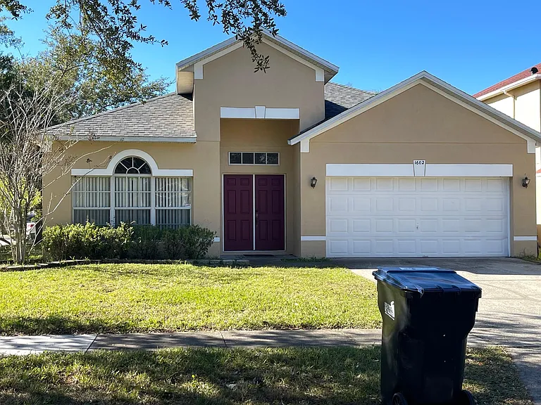 1602 Nestlewood Trl — Photo 1