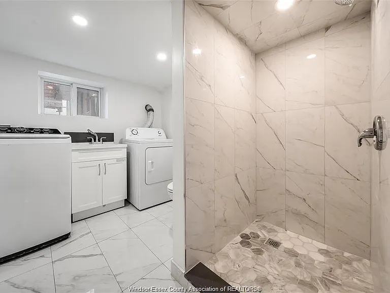 1691 Dougall Ave — Photo 20