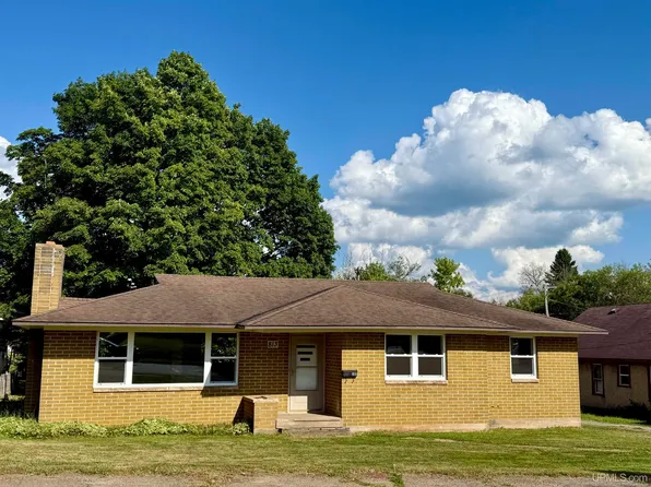813 Stambaugh Ave, Iron River, MI 49935