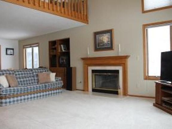3rd image of 1509 Country Club Ln