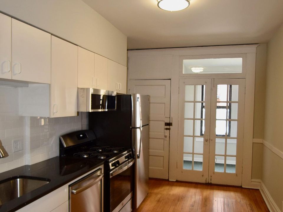 1st image of 1842 W Waveland Ave #1