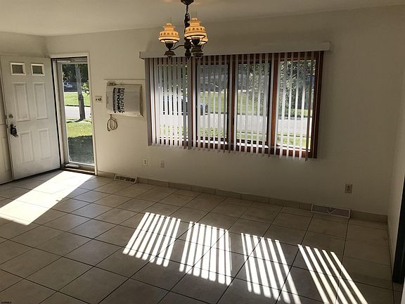 3rd image of 253 W Donna Dr