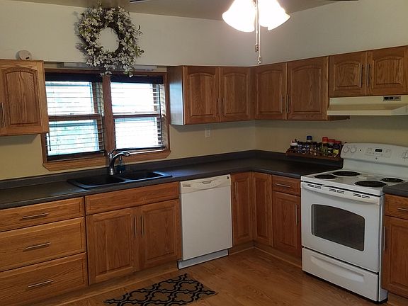 3rd image of 668 N Kennedy Dr