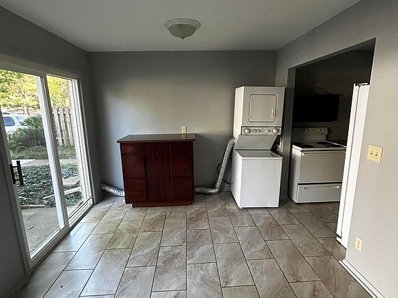 4th image of 3647 Kenbrooke Ct