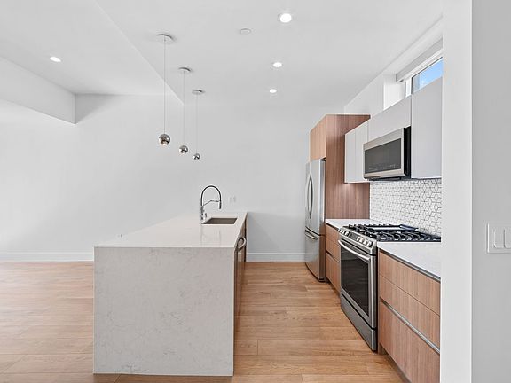 5th image of 8017 W Norton Ave #Penthouse 2