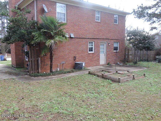 566 Fairfield Way — Photo 3