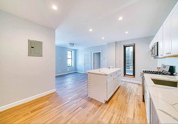 2nd image of 2401 31st St #6A