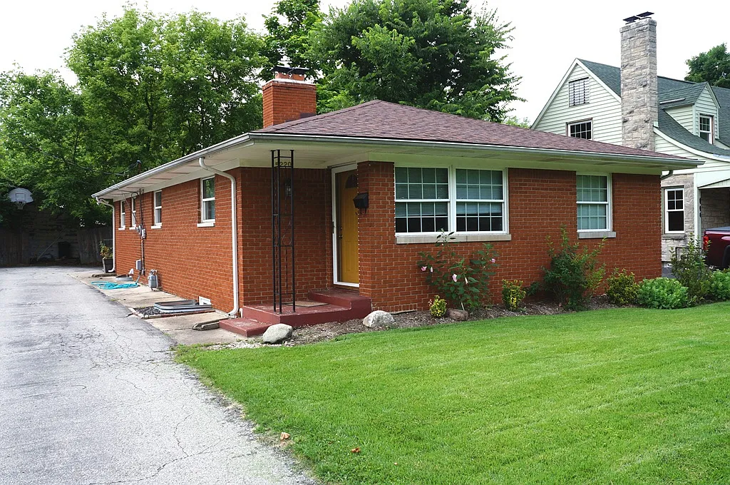 5220 Boulevard Place — Photo 1