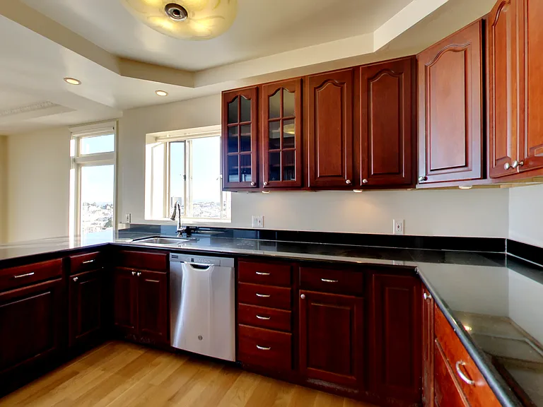 2090 Green Street (003r) — Photo 13