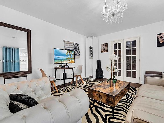 3rd image of 1150 Euclid Ave APT 101