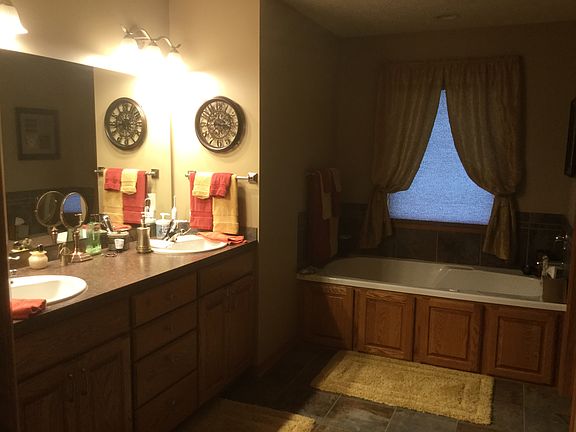 3rd image of 8744 Fontaine Dr