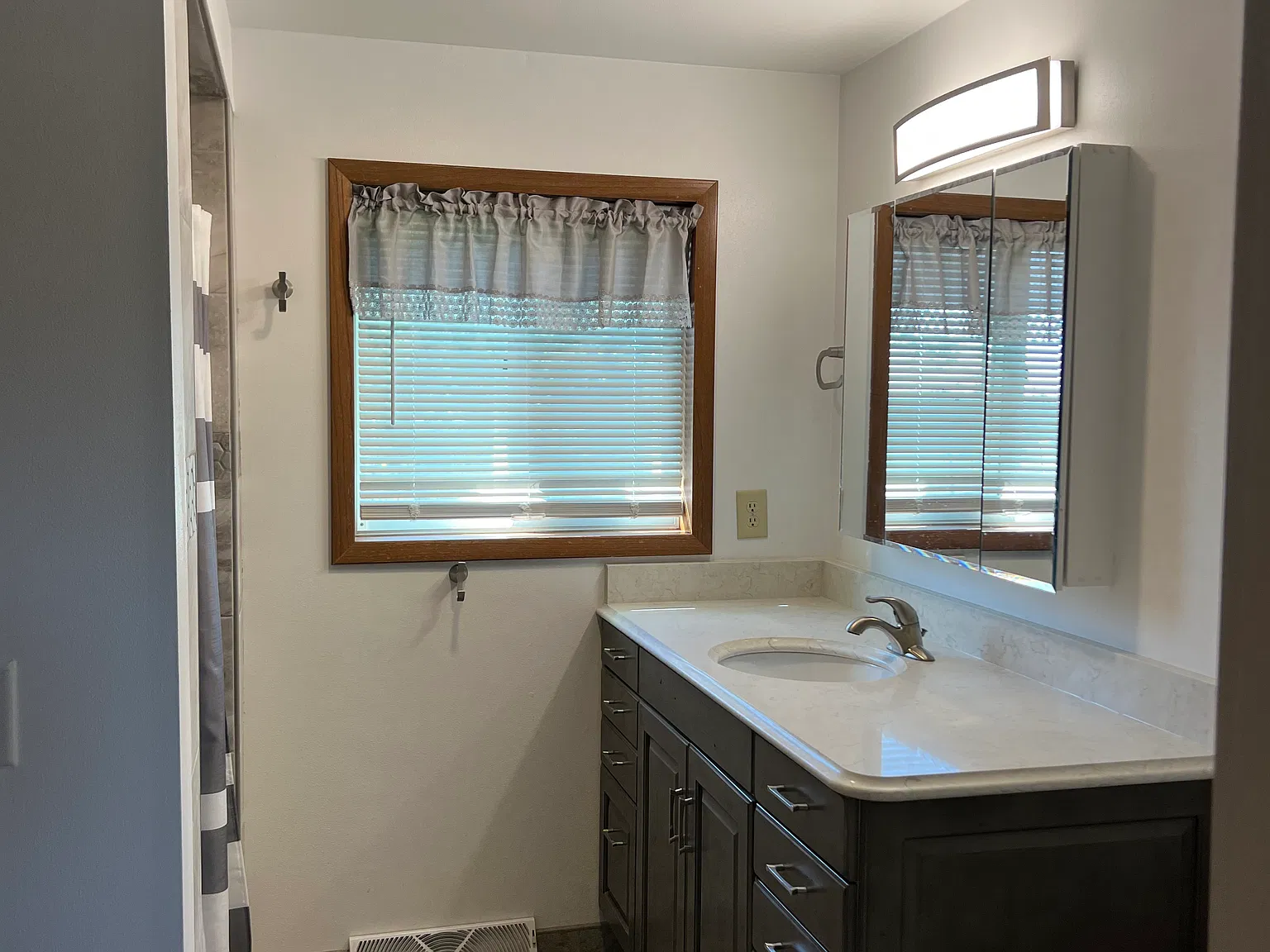 4 bed, $2,500 — Photo 4
