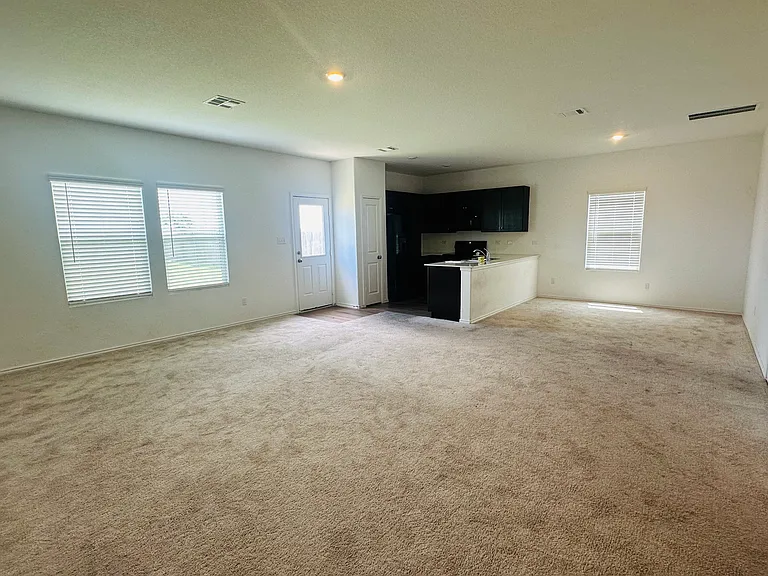 1139 Catfish Ln — Photo 3