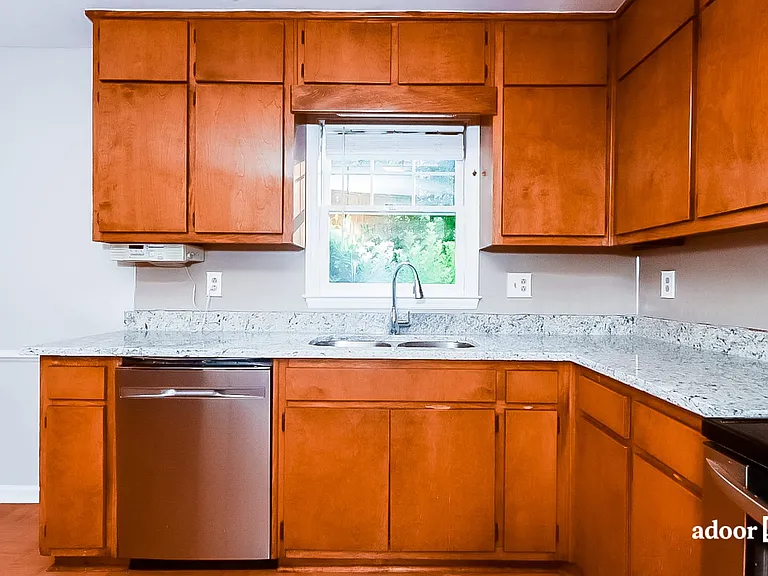 125 Pond Dr — Photo 2