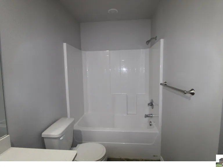 300 Lowes Blvd #B — Photo 16