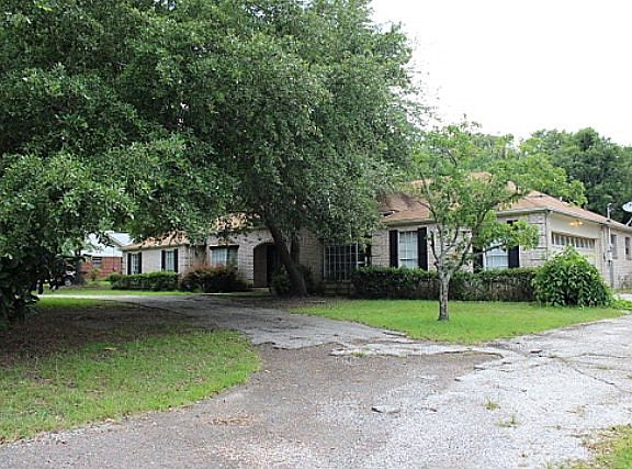 2nd image of 1507 Robinhood Ln
