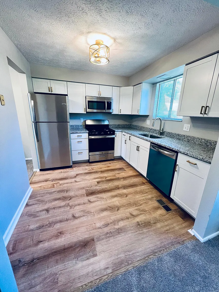 205 Kendall Ln photo 1