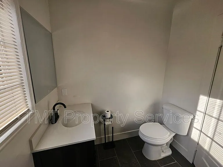 1214 N Pershing Ave — Photo 84