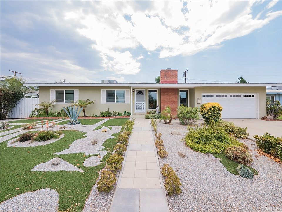 1st image of 390 E Hacienda Dr