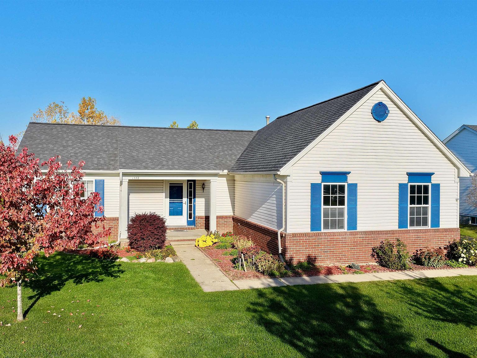 1372 Sand Piper Dr, Grand Blanc, MI 48439