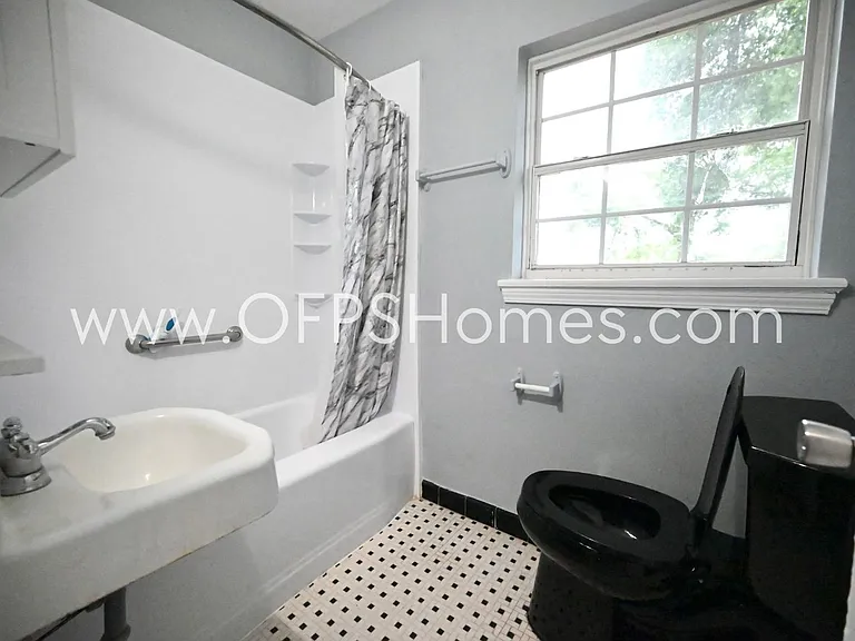 131 Adkinson Dr — Photo 8
