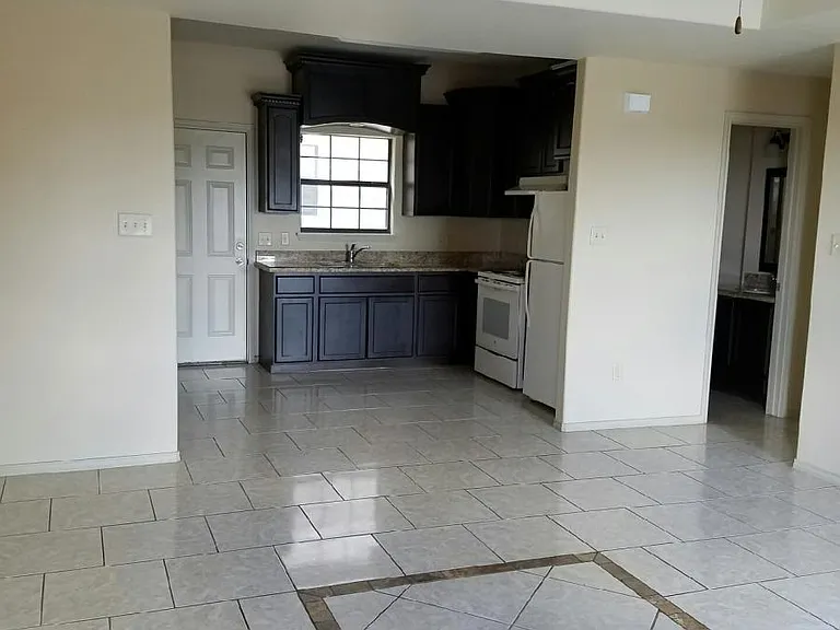 7606 Rocio Dr #4 — Photo 2