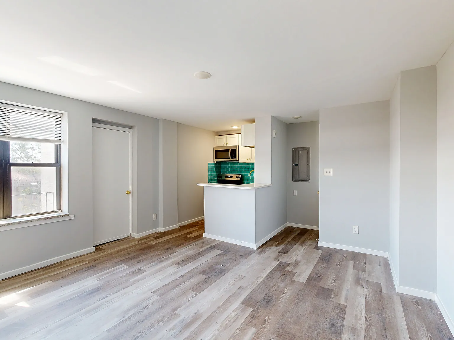 5474 Delmar Blvd — Photo 2