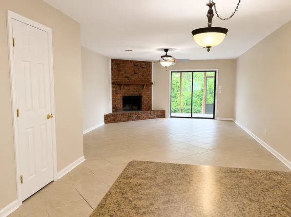 3207 Shamrock St #18, Tallahassee, FL 32309