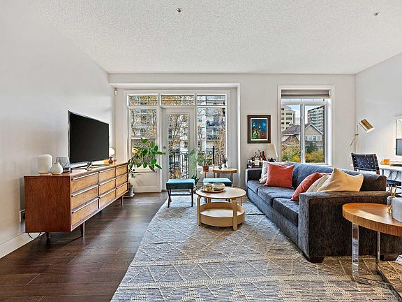 3rd image of 923 15th Ave SW #304