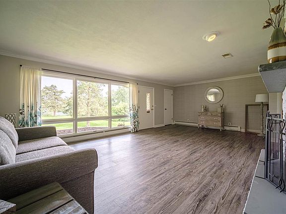 4th image of 7055 Kinnikinnick Dr