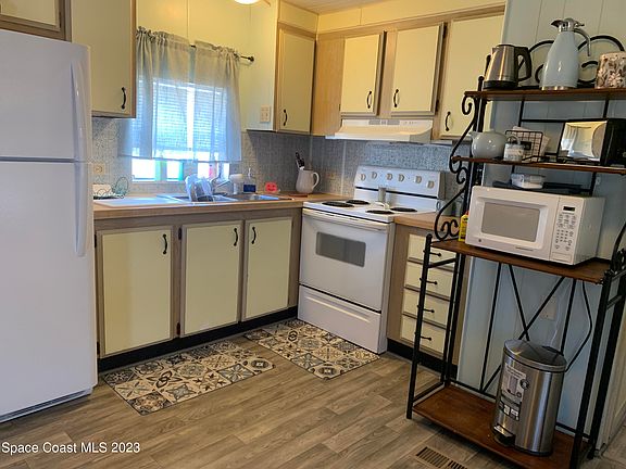 3rd image of 1005 Waterway Dr