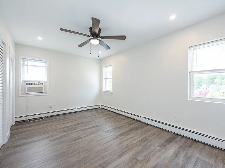 116 Lexington Ave — Photo 15