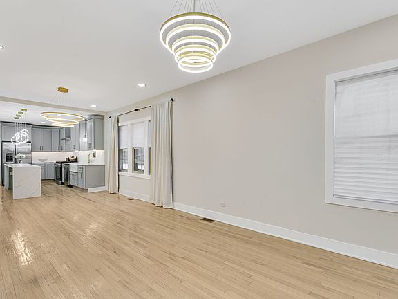 5th image of 5218 W 55th St
