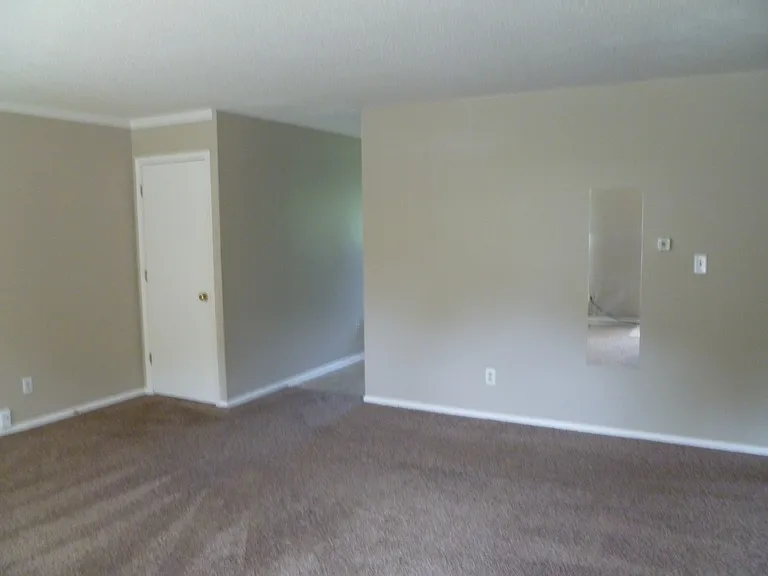 908 E Hereford Ave — Photo 4