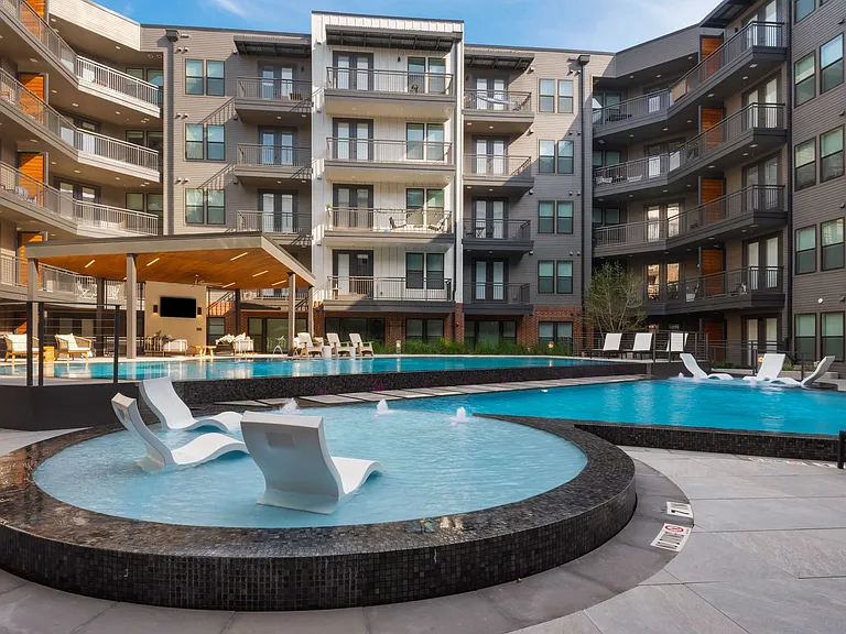 Troubadour Apartments — Photo 69