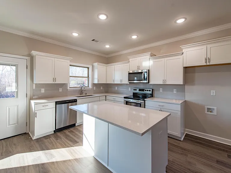 10417 Farris Ave — Photo 3