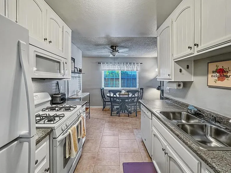 5118 Savannah St — Photo 11
