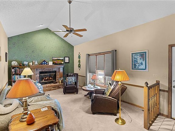 3rd image of 1629 NE Whitestone Dr