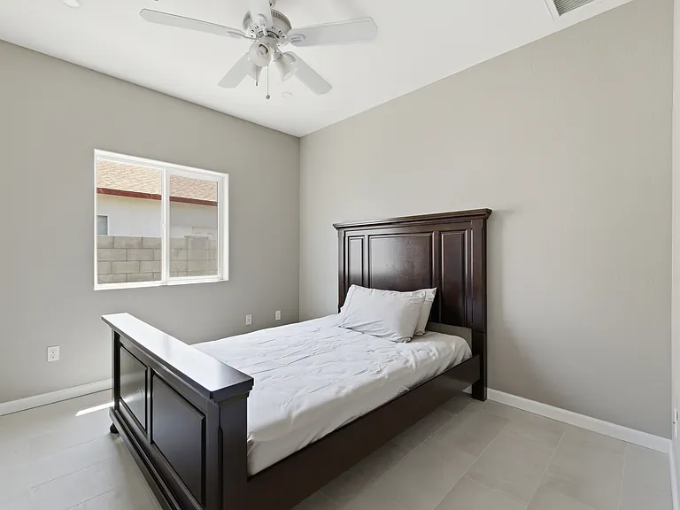 516 W Brown St — Photo 10