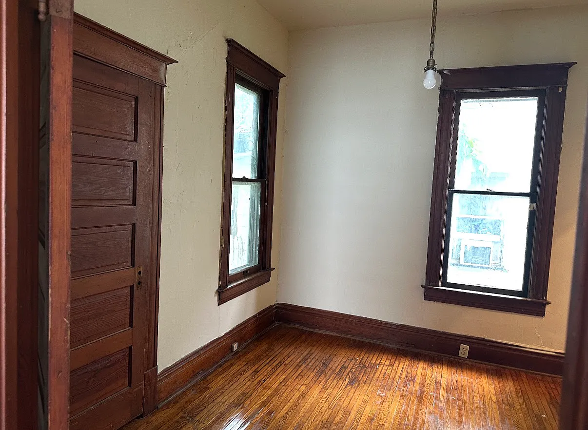 2 bed, 100 sqft, $865 — Photo 3