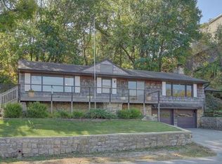 326 Lakeshore Dr W, Lenexa, KS 66217