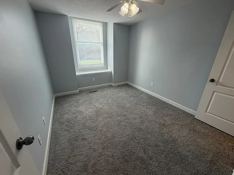 401 Dustin Dr — Photo 12