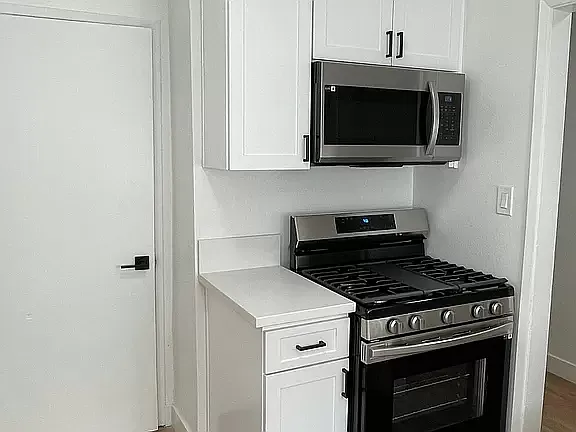 206 S McCoy Rd — Photo 2