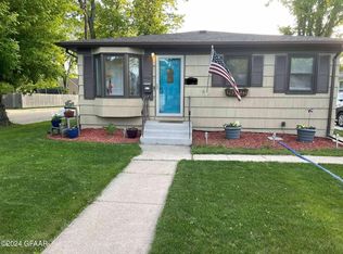 1412 S 10th St, Grand Forks, ND 58201