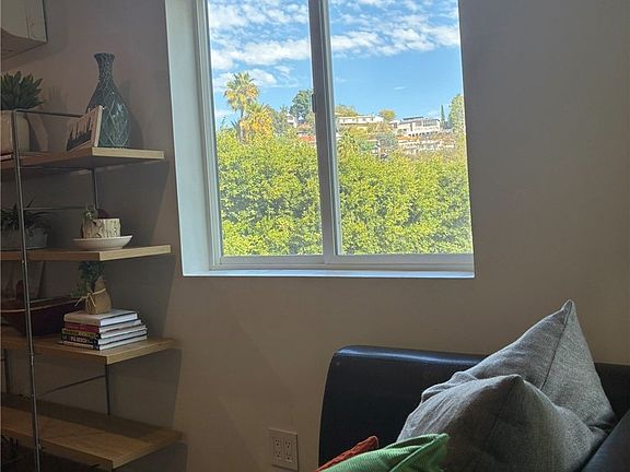 5th image of 2440 N Gower St #2440B