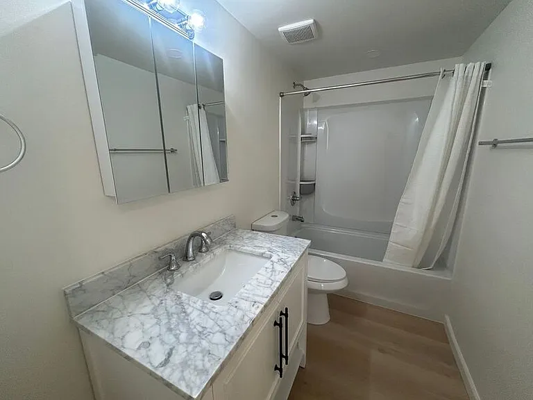 346 N Louise St #11 — Photo 9