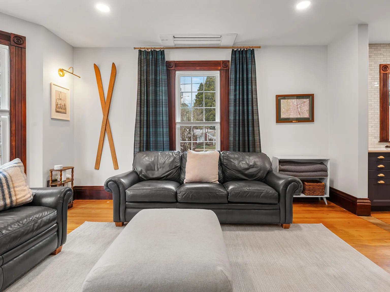 82 N Spring St — Photo 3