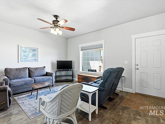 5th image of 2290 Vista Ave