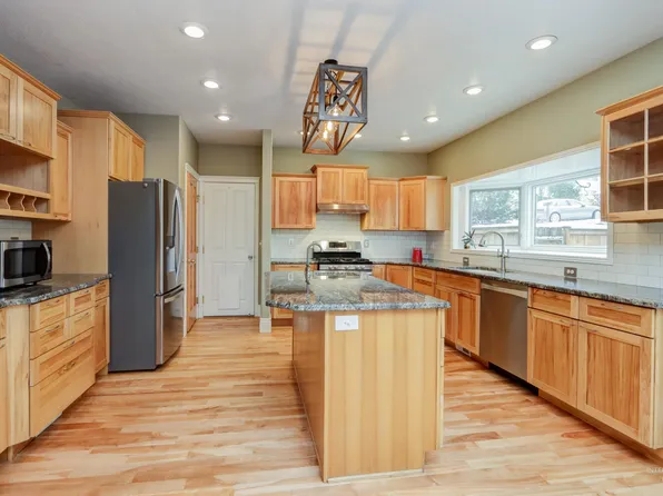 2933 N Hillway Dr, Boise, ID 83702