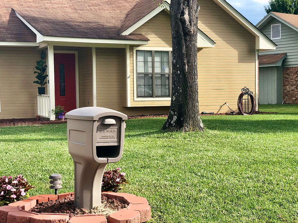 1st image of 130 Oakdale Dr